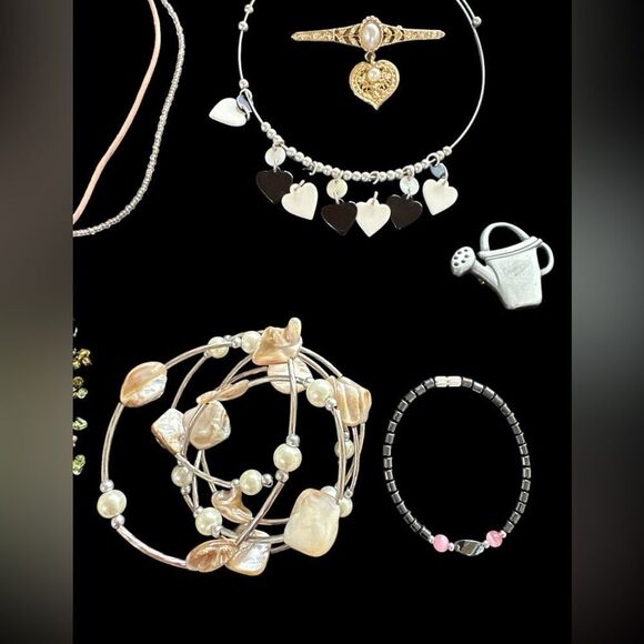 Vintage Jewelry lot 11 pieces- 4 necklaces-2 earrings-2 pins 3 bracelets fab - Picture 10 of 11